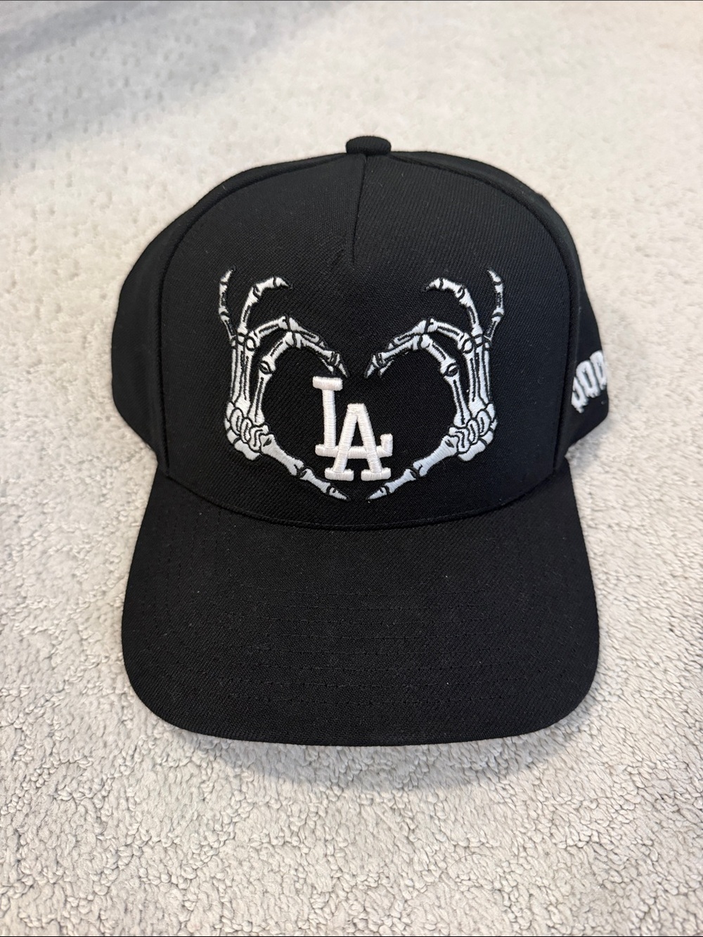Mitchell and Ness Like New LA Dodgers
Skeleton Heart Black Cap